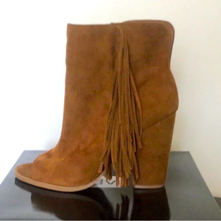 Brown Suede Ankle Boots With Fringe